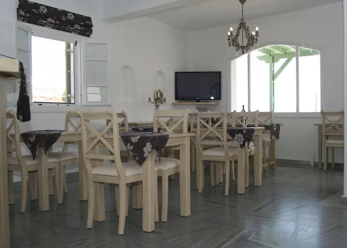 Hotel Adonis & Naousa (Paros)