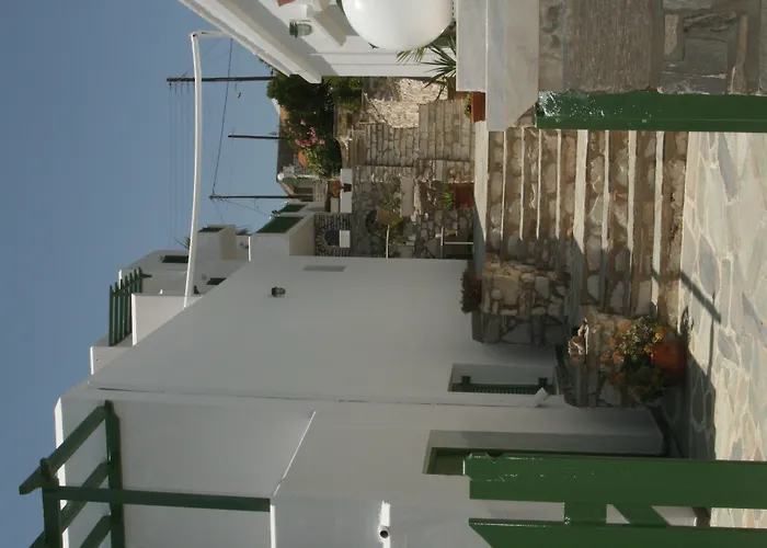 Adonis & Hotel Naousa (Paros)