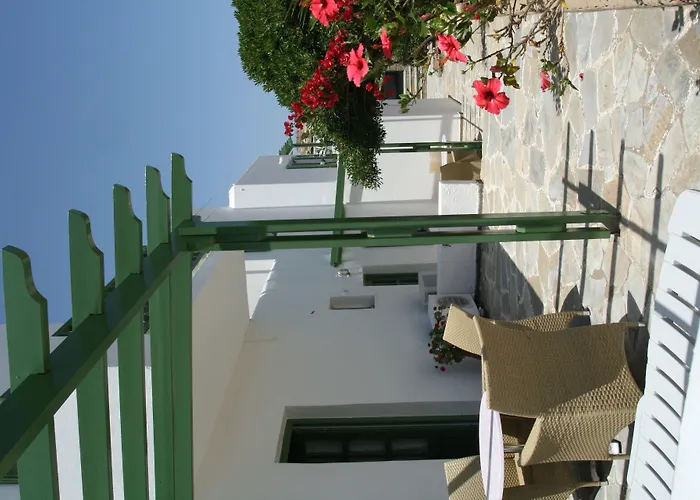 Adonis & Hotel Naousa (Paros)