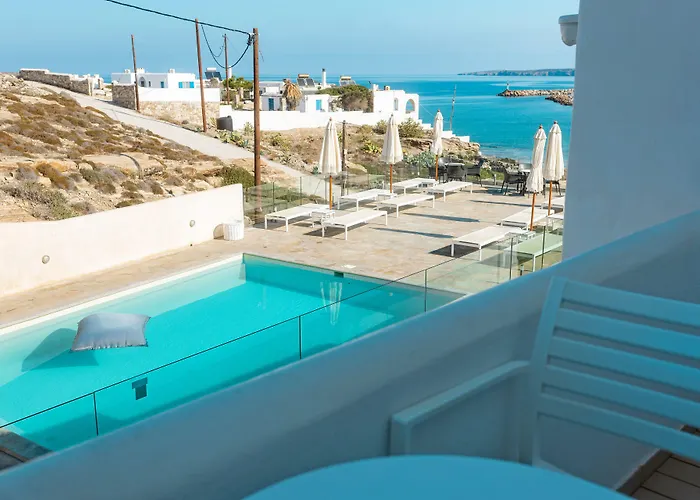 Adonis & 3* Naousa (Paros)