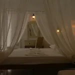 Adonis & Отель Науса
