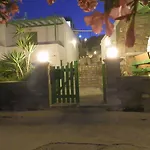 Adonis & Отель Науса