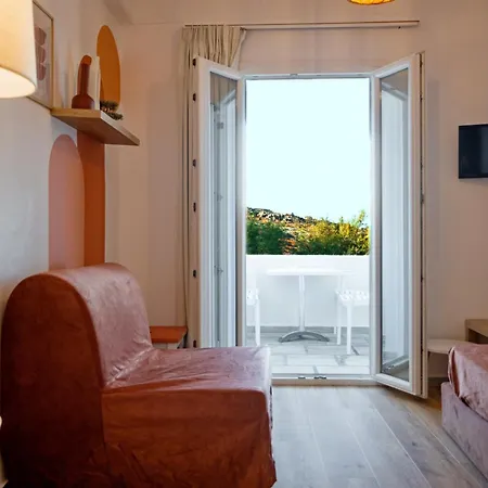 Adonis Studios&apartments 3* Naousa (Paros)