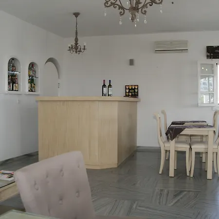 Adonis Studios&apartments Naousa (Paros)