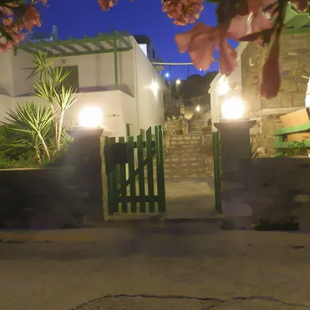 阿多尼斯公寓酒店 酒店 纳乌萨