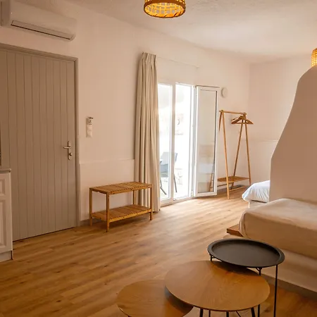 Adonis Studios&apartments 3* Naousa (Paros)