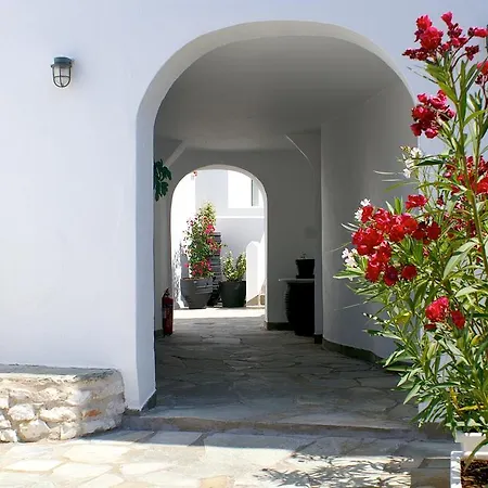 Adonis Studios&apartments Naousa (Paros)