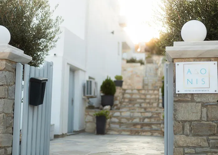 Adonis Studios&apartments 3* Naousa (Paros)