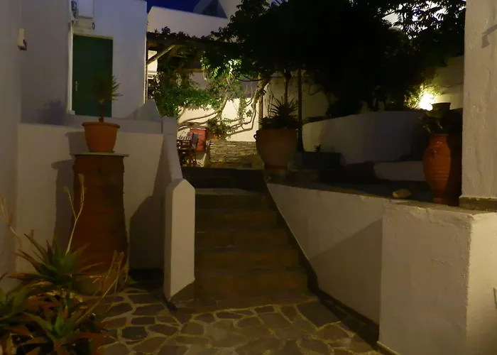 Adonis Studios&apartments Naousa (Paros)