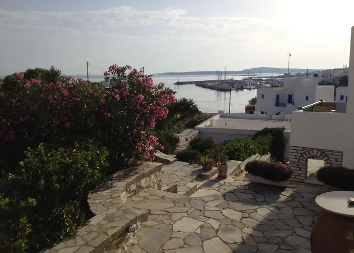 Adonis Studios&apartments 3* Naousa (Paros)